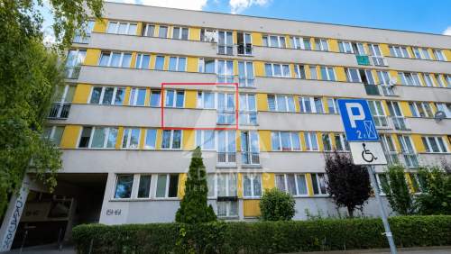 Komandorska/38,5 m /2 pokoje naprzeciw UE.