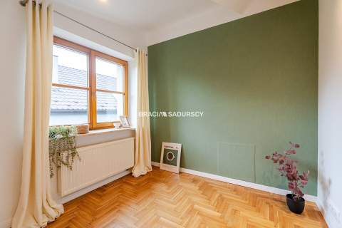 Eleganckie 2-poziomowe na Woli Justowskiej, garaż