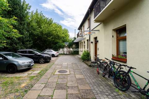 60,17 m 3 pokoje Piwnica Kameralny Budynek