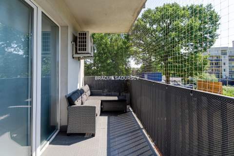 Obozowa/Ruczaj/   1. piętro, winda, duży balkon