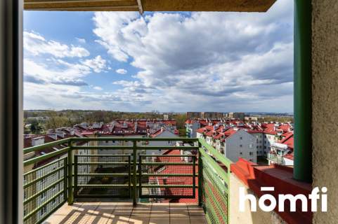 Świeżo wyremontowane z balkonem do wejścia