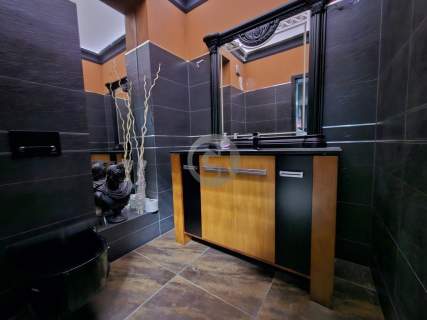 Salon samochodowy na wynajem 