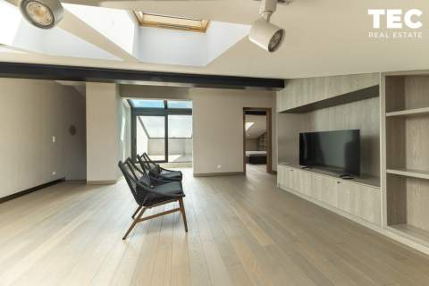 Dwupoziomowy apartament premium z widok na Wawel