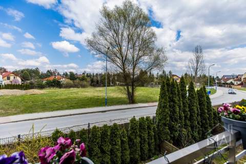 Dwustronne, rozkładowe 4 pokoje. 2 balkony. Garaż
