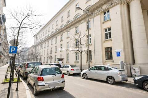 Jasne przestronne mieszkanie w centrum miasta.