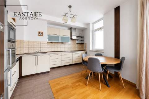 Funkcjonalne duży balkon osiedle przy Banderii