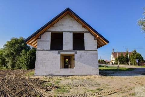 Dom w zielistkach 34 do wykończenia