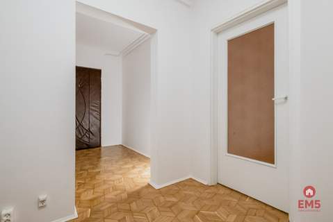Wysoki parter z balkonem