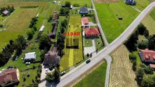 DOM W BUDOWIE - STAN SUROWY ZAMKNIĘTY OKNA JUŻ WSTAWIONE , W