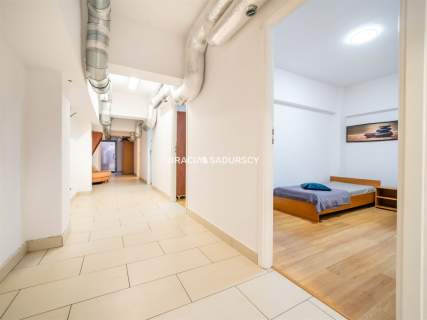 Lokal mieszkalno-usługowy w centrum.