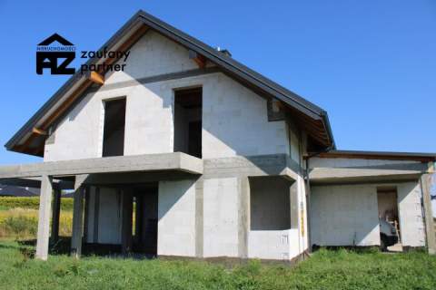 Dom na działce 8 ar z garażem na 2 samochody