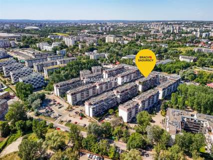 GUSTOWNE, ZADBANE 1-POKOJOWE Z DUŻYM BALKONEM