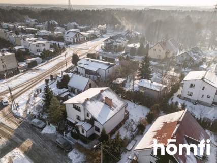 Wielopoziomowy dom z ogrodem i garażem   Mniszek