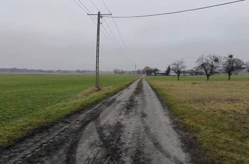 Gospodarstwo 9,06 ha 90 600 m z budynkami oraz maszynami