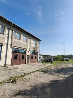 Mieszkanie z budynkiem usługowym i dużą działką