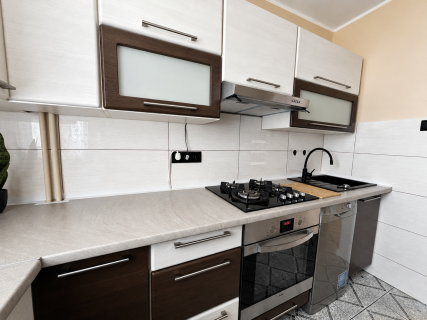 2 duże pokoje duży balkon winda gotowe do zamieszkania