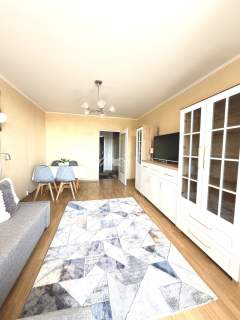 Naprzeciw Sky Tower/balkon/pokoje od podwórza