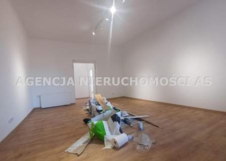 PRZESTRONNE W CENTRUM SKAWINY