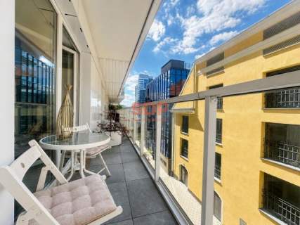 Małe mieszkanie w apartamentowcu przy Rynku przy rzece