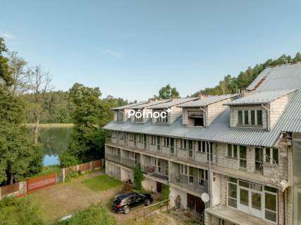 Obiekt hotelowy nad jeziorem Kalwa