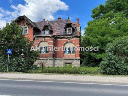 Przedwojenny dom typu willa w Kątach Wrocławskich