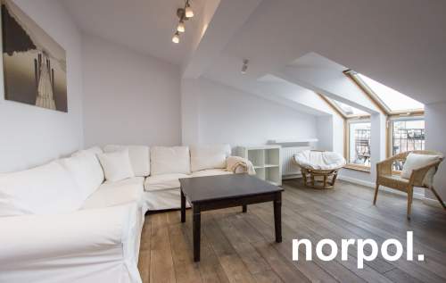 Przestronny apartament z osobną sypialnią i balkonem w centrum...