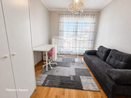 pokoje ok. 78 m2 2 łazienki 2 balkony garaż pierszy najem