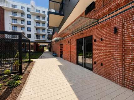 Lokal usługowy 87 m2 z witrynami Krakowska Parking