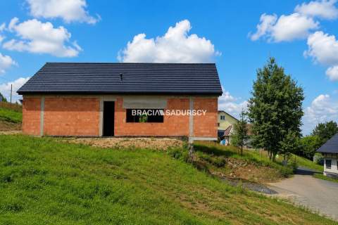 Nowoczesny dom z widokiem 10 ar blisko Krakowa