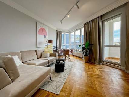 NOWOCZESNY APARTAMENT / Sadyba Best Mall