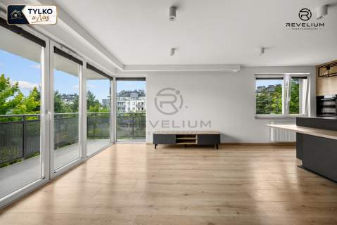 Duży balkon Przestrzeń Kom. lok. Msc. w hali