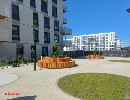 Wschód - duża loggia -widok na plac miejski