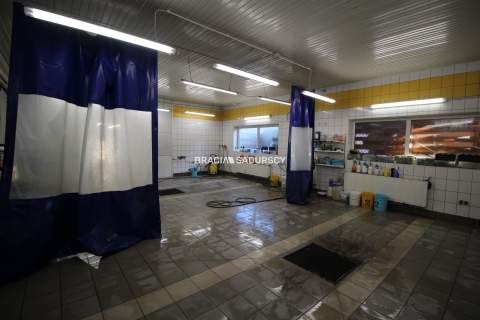 Budynek usługowy z zapleczem biurowym Nowa Huta