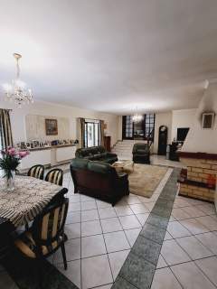 Dom o powierzchni 240m2, działka 1700m2, Wolica