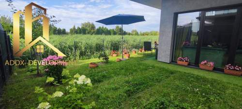 Nowe mieszkanie z garażem, komórką i ogródkiem.