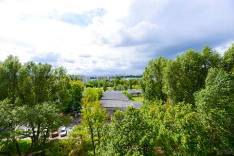 Widok na zieleń i panoramę Centrum, 2 pok Stegny
