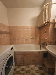 3 pokoje balkon, 68m2, parking, do remontu