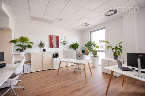 Biuro 64 mkw. open space, miejsce parking.