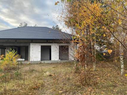 Parterowy dom w stanie surowym zamkniętym