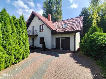Wygodny dom otoczony zielenią 