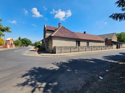 Siedlisko - Mórka / Śrem. Dom budynki gosp.