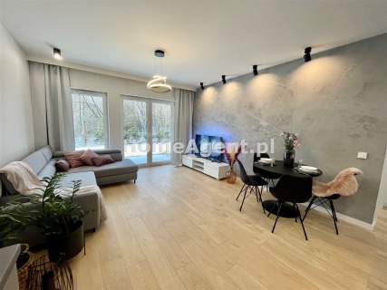 NOWY PIĘKNIE URZĄDZONY APARTAMENT Z OGRÓDKIEM 