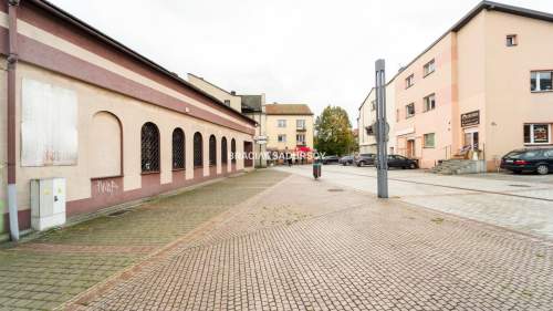 Usługowo-mieszkalny w centrum z własnym parkingiem