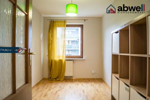 3 pokoje na Ruczaju z balkonem po odświeżeniu