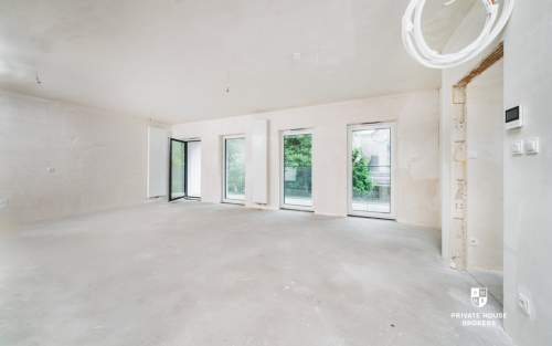 Apartament z balkonem w sąsiedztwie Błoń