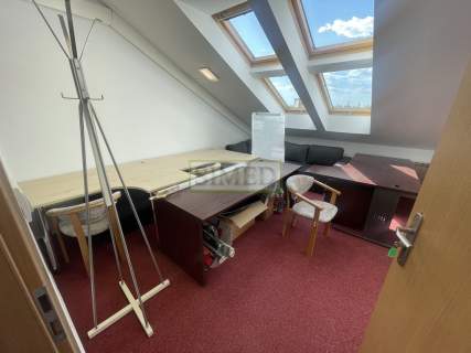 Wysoki standard,skosy,recepcja,parking,ochrona,24h