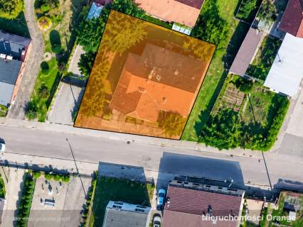 Budynek z poddaszem użytkowym w centrum miasta