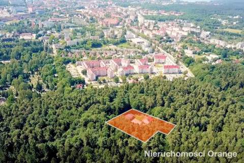 Działka inwestycyjna z zabudowaniami pod usługi