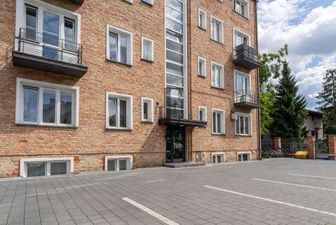 3,4m wysokości gotowe do wejścia Parking
