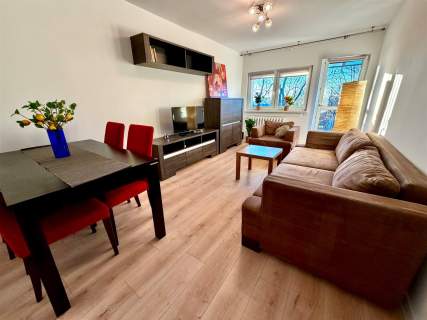 Hipoteczna-przestronne dwa pokoje, balkon, parking